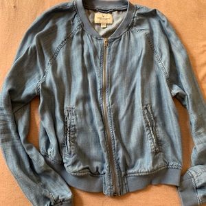 AMERICAN EAGLE DENIM BOMBER JACKET (M)